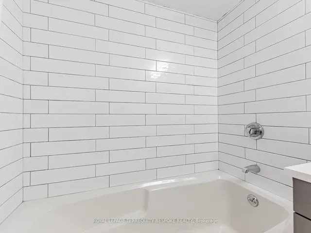 Additional image 18 of 10 Queens Quay Unit 811