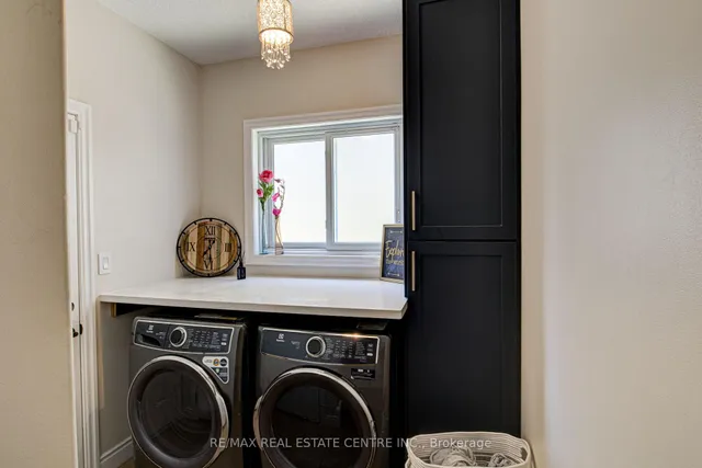 Additional image 39 of 428 Thomas Slee Dr