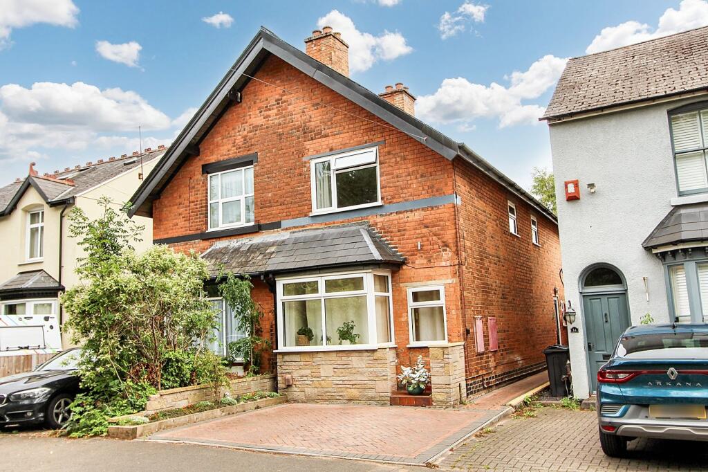 Green Lanes, Wylde Green, B73