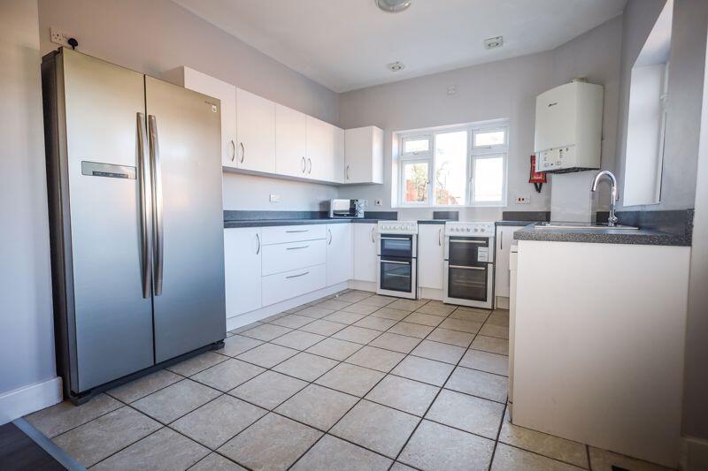 Additional image 13 of Room To Let - Heron Court Road, Bournemouth