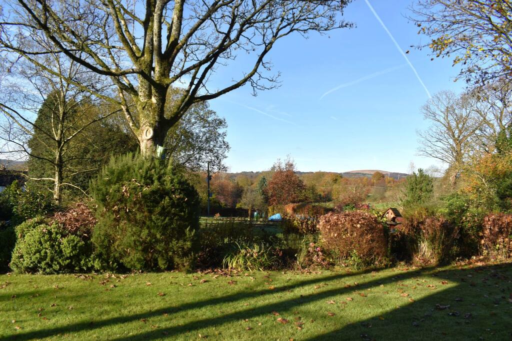 Additional image 33 of 4 or 5 Bedrooms - Riding Gate, Harwood