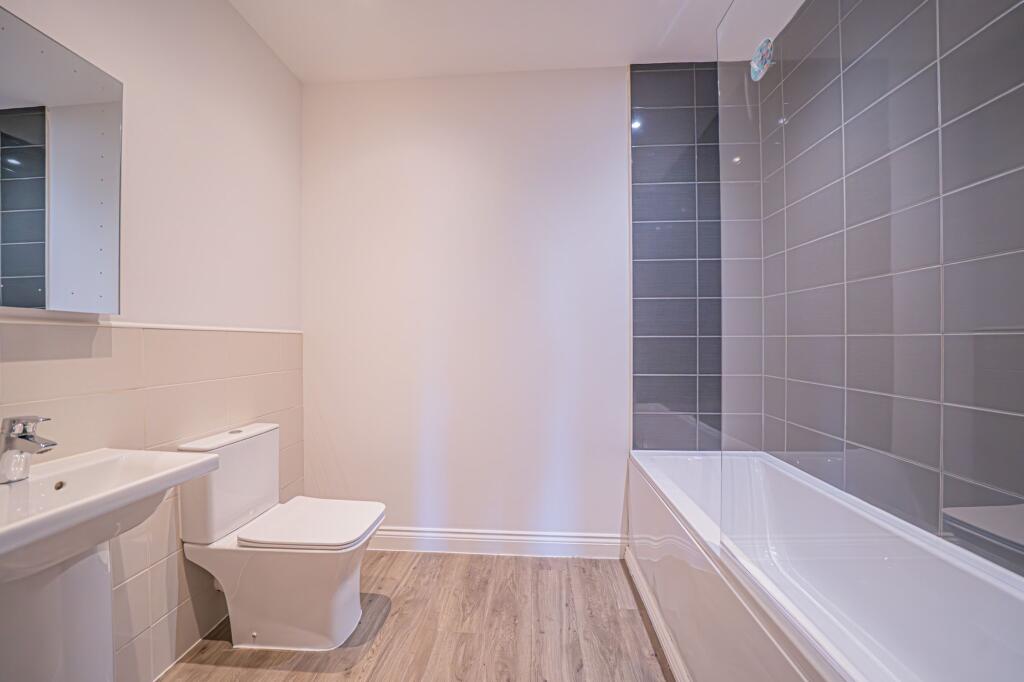 Additional image 12 of Main Street, Shirley, B90