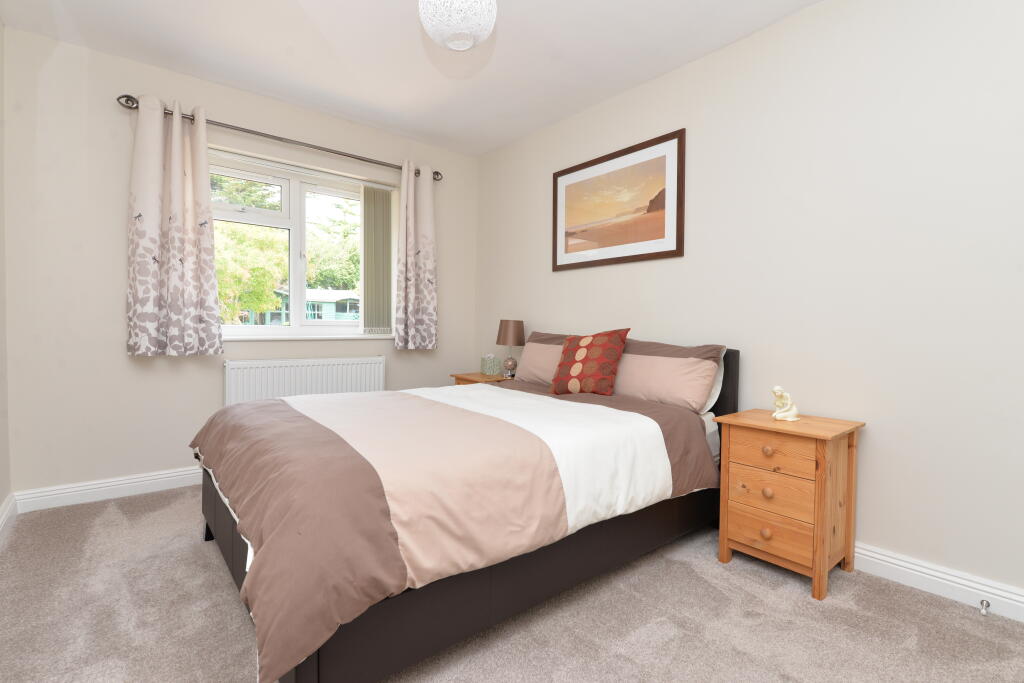 Additional image 10 of Solent Drive, Barton on Sea, New Milton, Hampshire, BH25