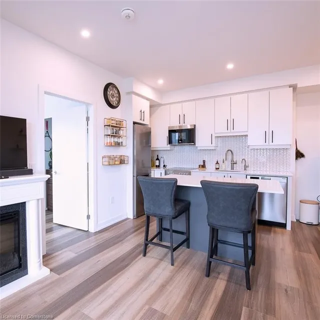 Additional image 3 of 15 Wellington St Unit 1009