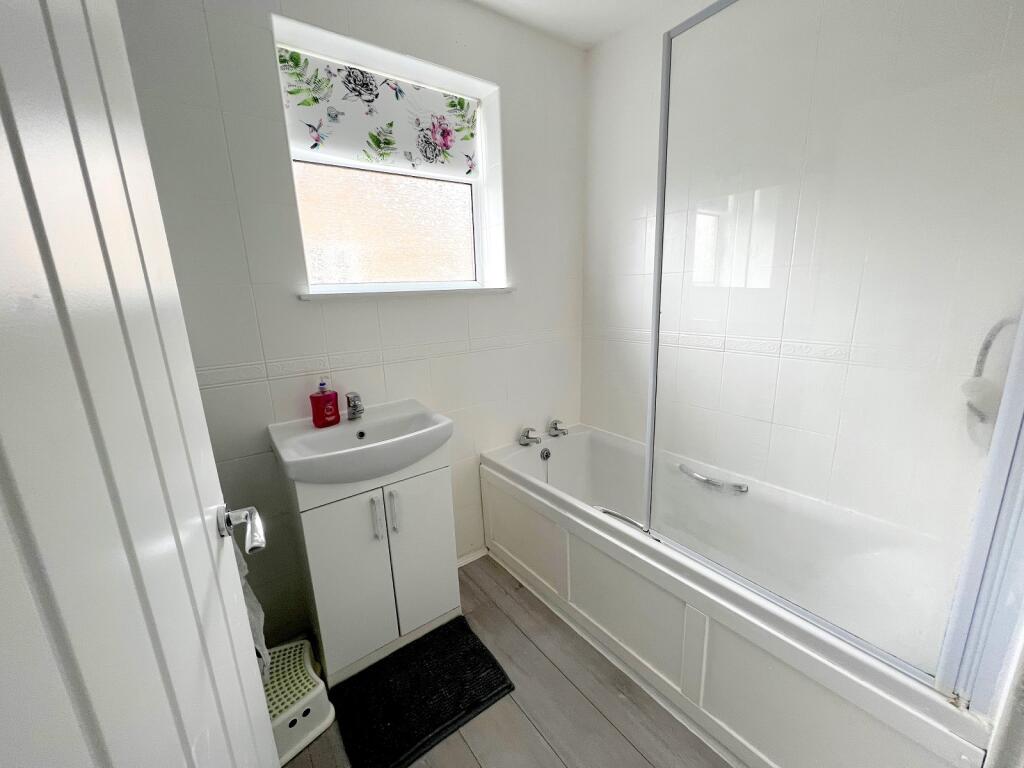 Additional image 9 of White Knights, Barton On Sea, New Milton, Hampshire. BH25 7HA