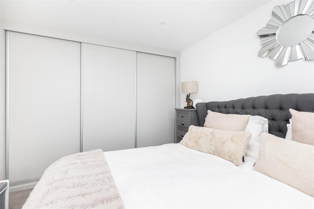 Additional image 16 of Stunning 1st Floor Apartment in Richmond Park Avenue