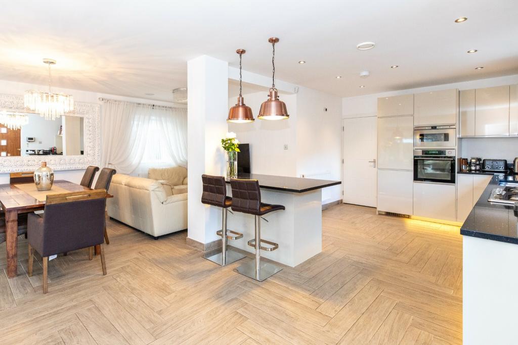 Additional image 14 of Family Let in Queens Park