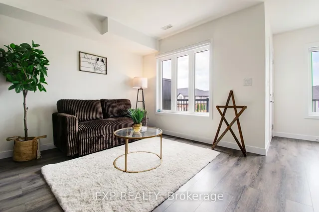 Additional image 39 of 150 ROCHEFORT St Unit E