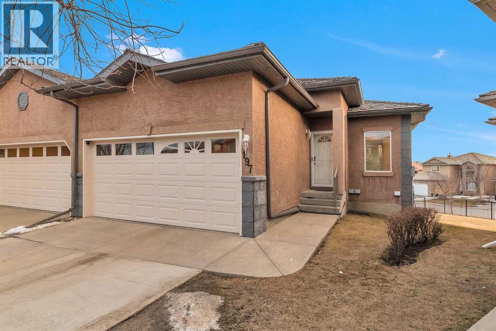 197 Royal Crest View NW|Calgary, Alberta T3G5W4