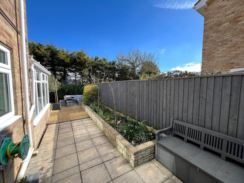 Additional image 11 of White Knights, Barton On Sea, New Milton, Hampshire. BH25 7HA