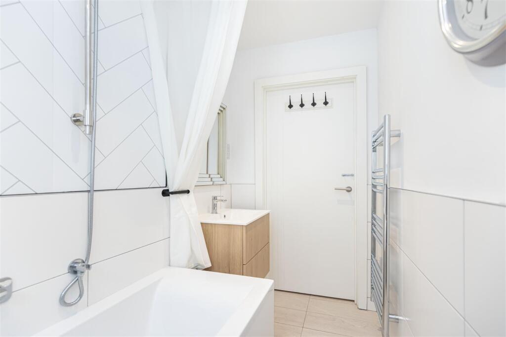 Additional image 21 of Stunning 1st Floor Apartment in Richmond Park Avenue