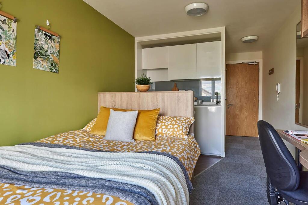 Additional image 10 of Birmingham | Student | September | B29