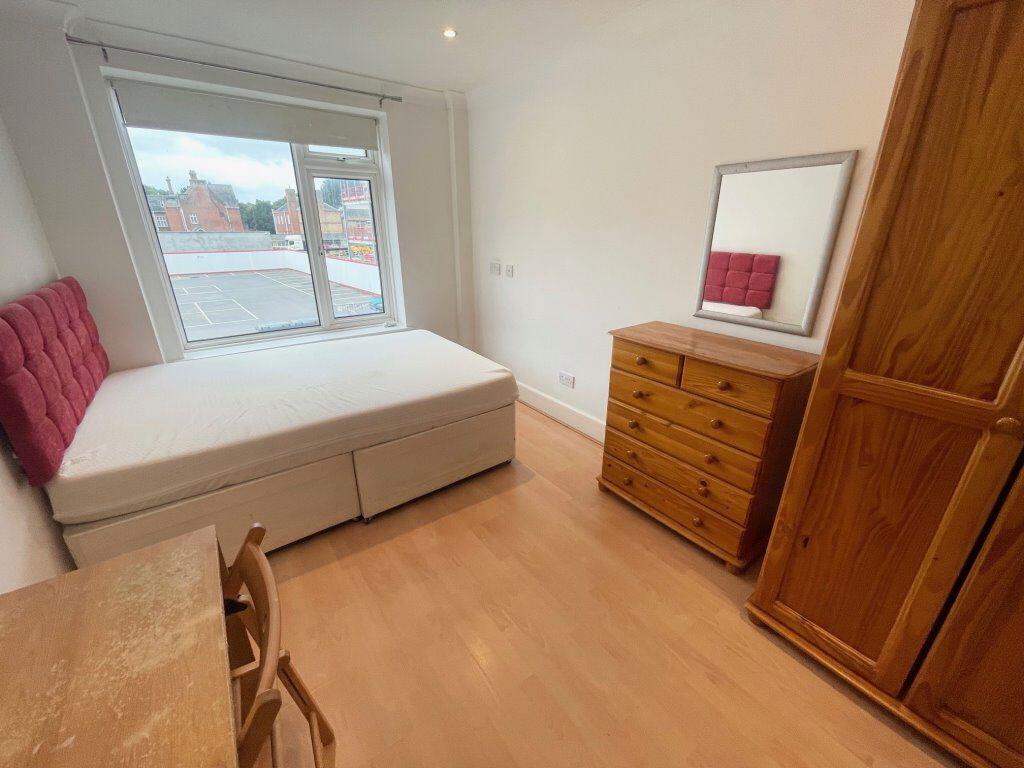 Additional image 5 of Student/ Sharer Three Double Bedroom Flat (P01846)