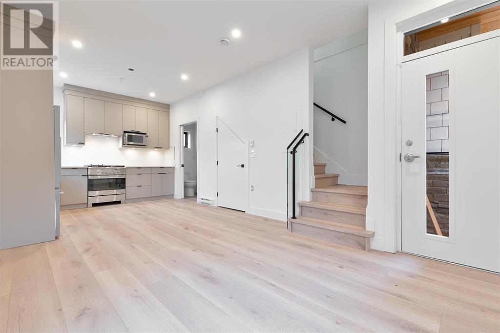 2636 WARD STREET|Vancouver, British Columbia V5R4S6