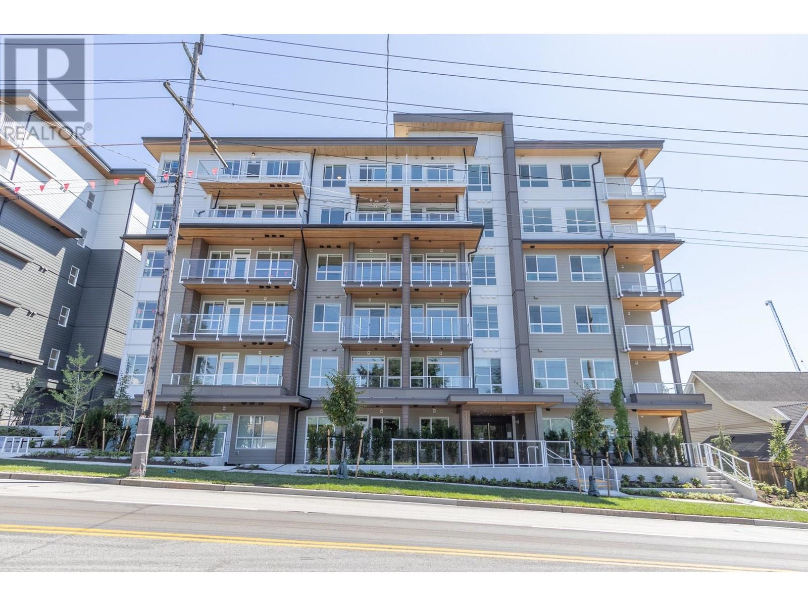 102 723 GROVER AVENUE|Coquitlam, British Columbia V3J3M6