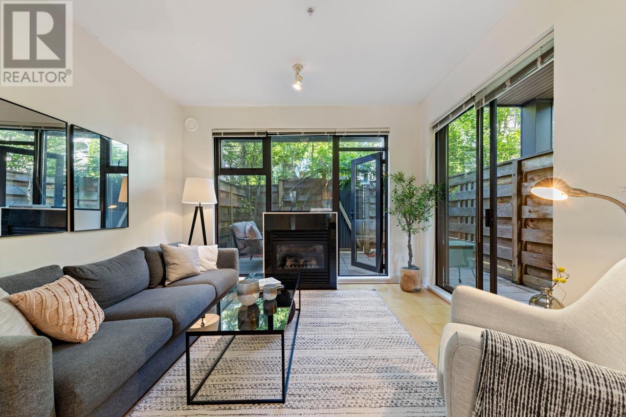 3633 COMMERCIAL STREET|Vancouver, British Columbia V5N4G1