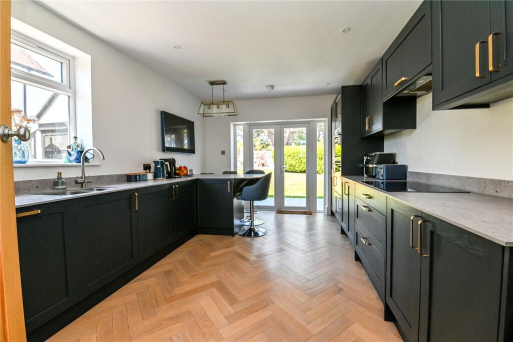 Additional image 7 of Barton Court Avenue, Barton on Sea, New Milton, Hampshire, BH25