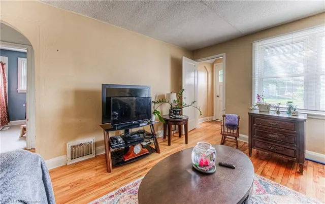 Additional image 9 of 244 Lancaster St