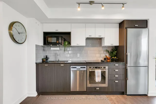 Additional image 16 of 275 Village Green Sq Unit 522