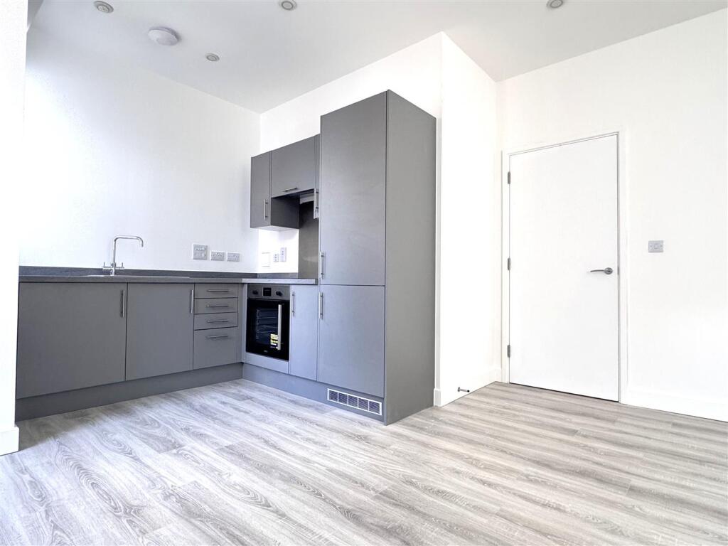 Additional image 3 of Hartington Place, Eastbourne BN21 3BG