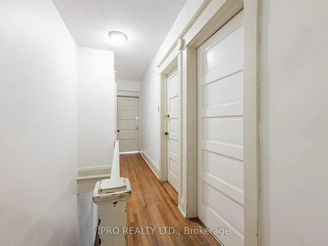 Additional image 15 of 44 Queensdale Ave