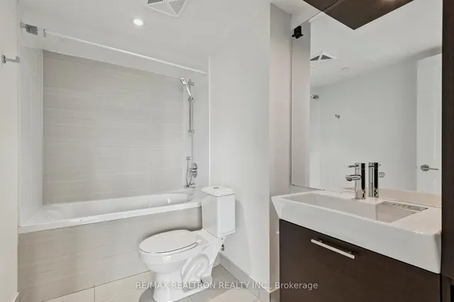 Additional image 37 of 386 Yonge St Unit 2201