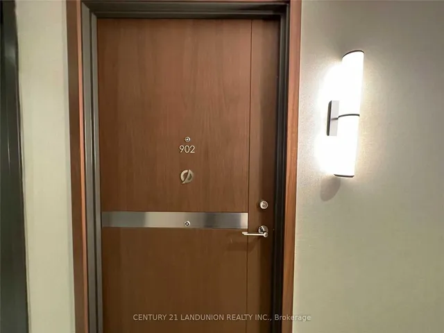 Additional image 4 of 19 Bathurst St Unit 902