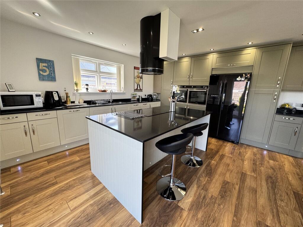 Additional image 4 of Heathwood Avenue, Barton On Sea, Hampshire, BH25