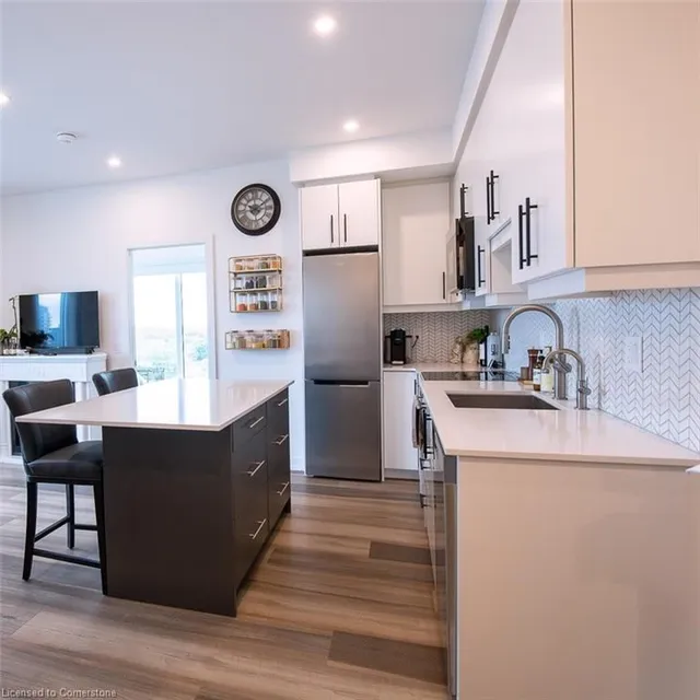 Additional image 5 of 15 Wellington St Unit 1009