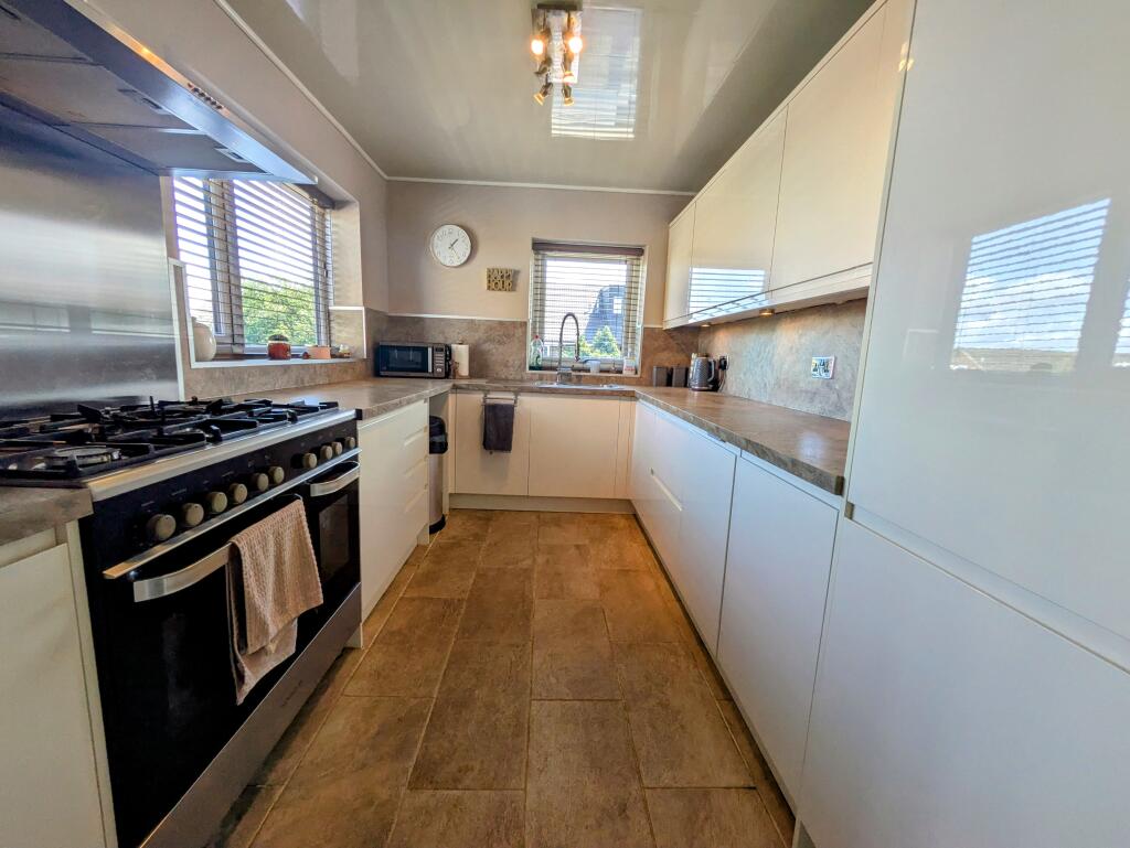 Additional image 4 of Fairway Walk, Bradford, BD7