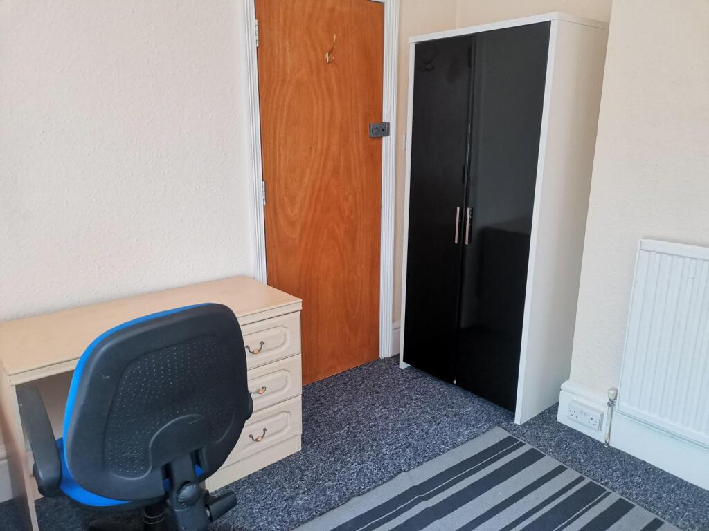 Additional image 4 of 1 bedroom First Floor Studio in Queens Park