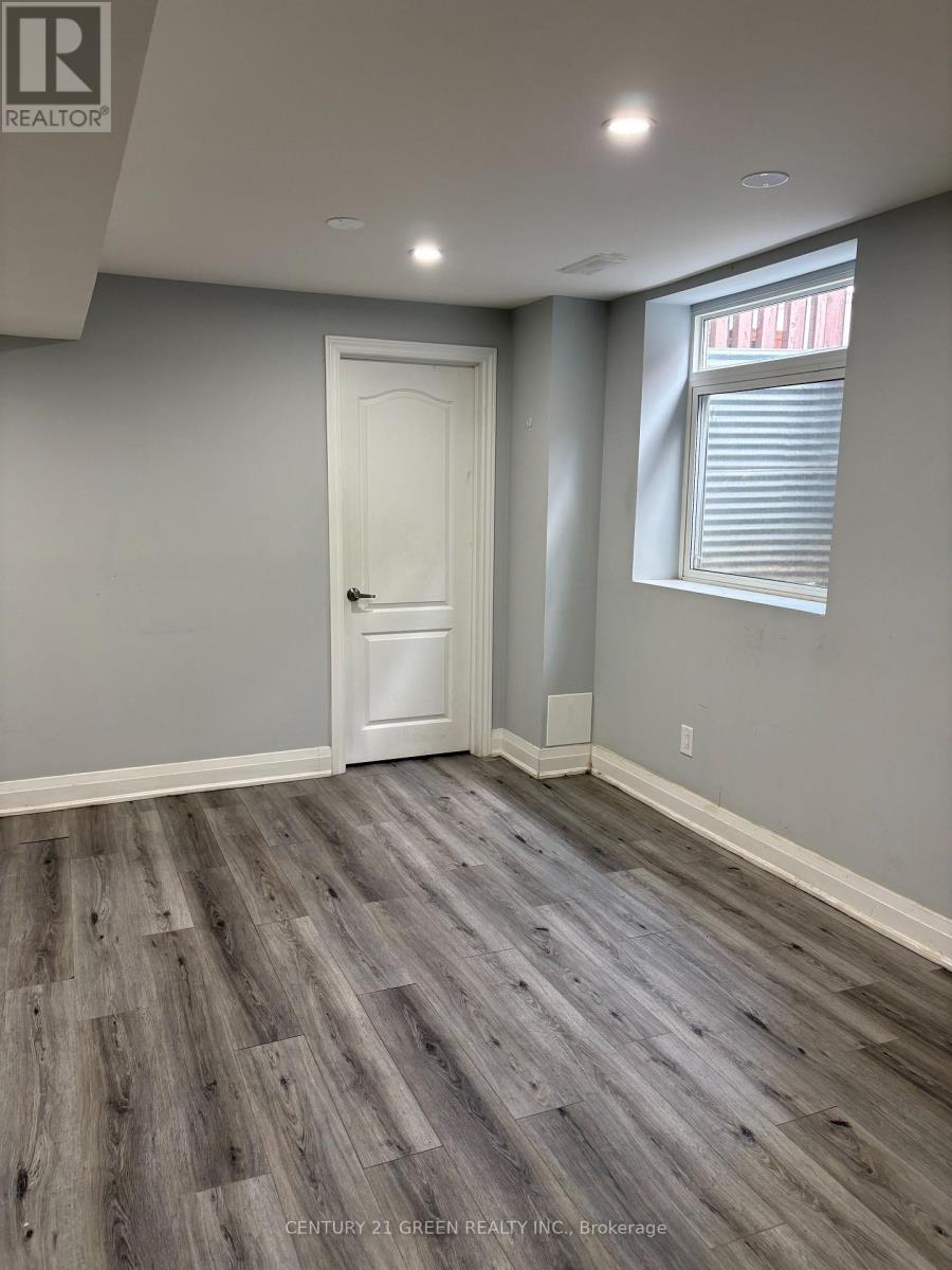 BASEMENT - 52 MOFFATT AVENUE|Brampton (Fletcher's West), Ontario L6Y2M8