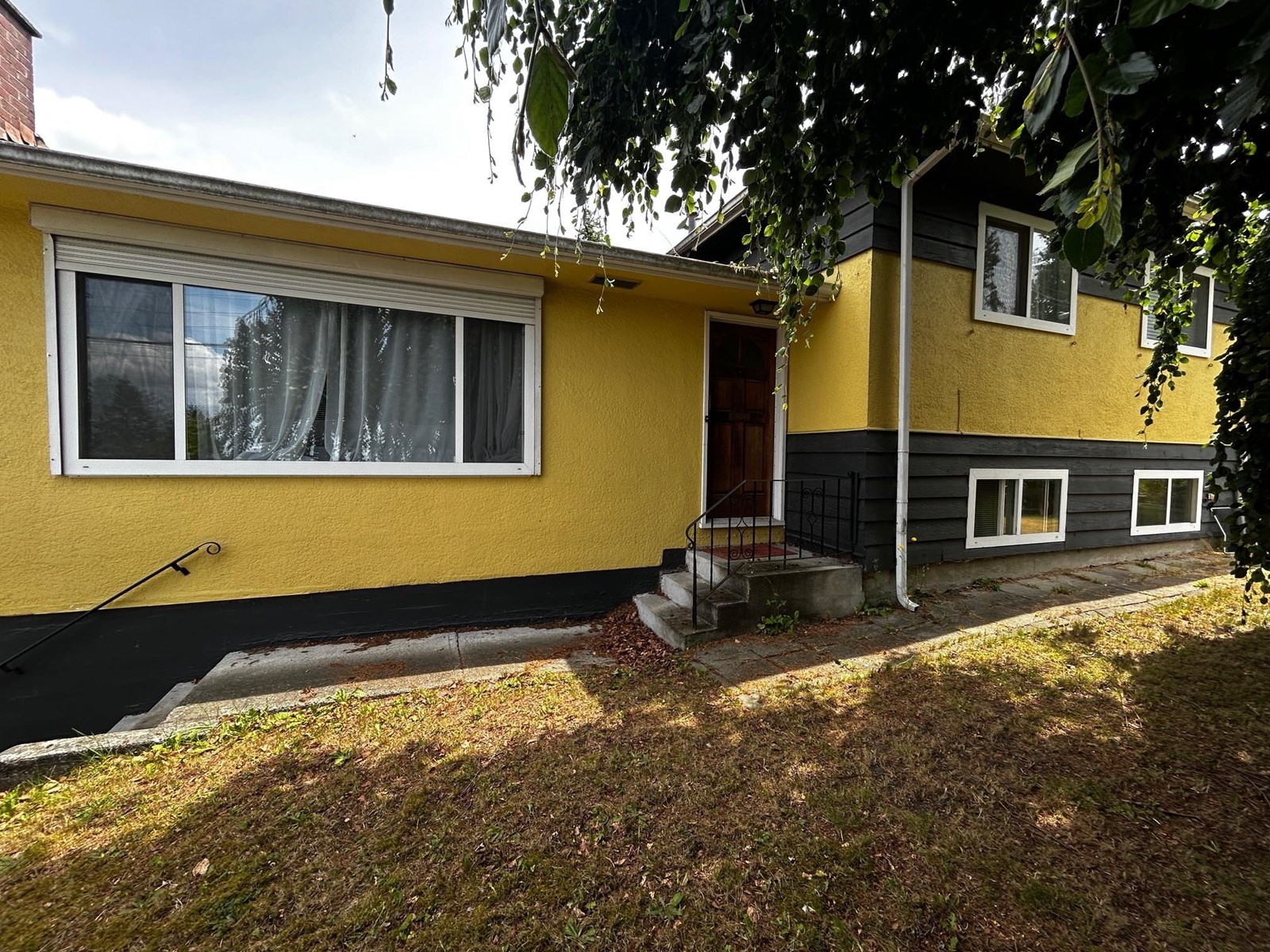 9678 PRINCESS DRIVE|Surrey, British Columbia V3V2T4