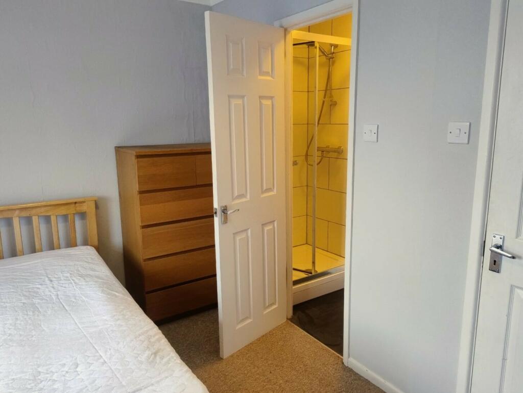 Additional image 7 of Student house on Acton Road