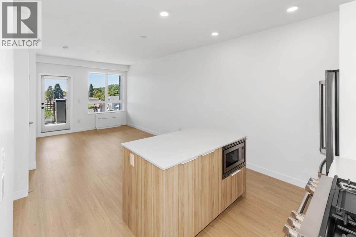 425 2450 GARDEN DRIVE|Vancouver, British Columbia V5N1W8