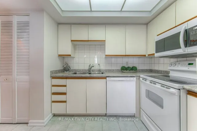 Additional image 8 of 3267 King St Unit 202