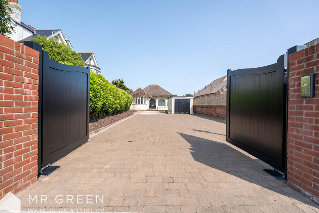 Stourwood Avenue, Southbourne, BH6