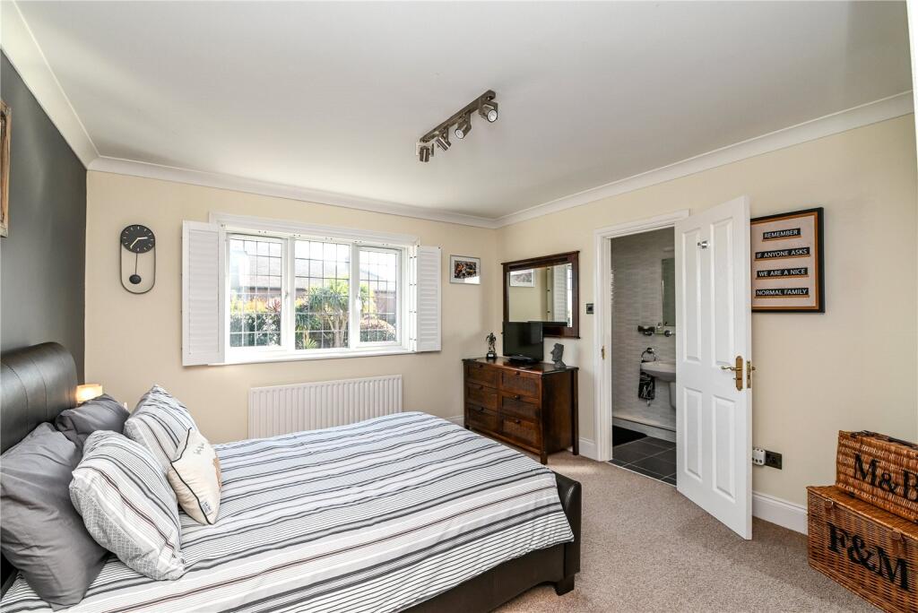 Additional image 25 of Willow Walk, Barton on Sea, New Milton, Hampshire, BH25