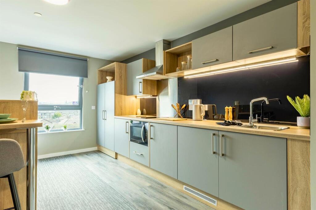 Additional image 8 of Aberdeen | Student | September | AB11