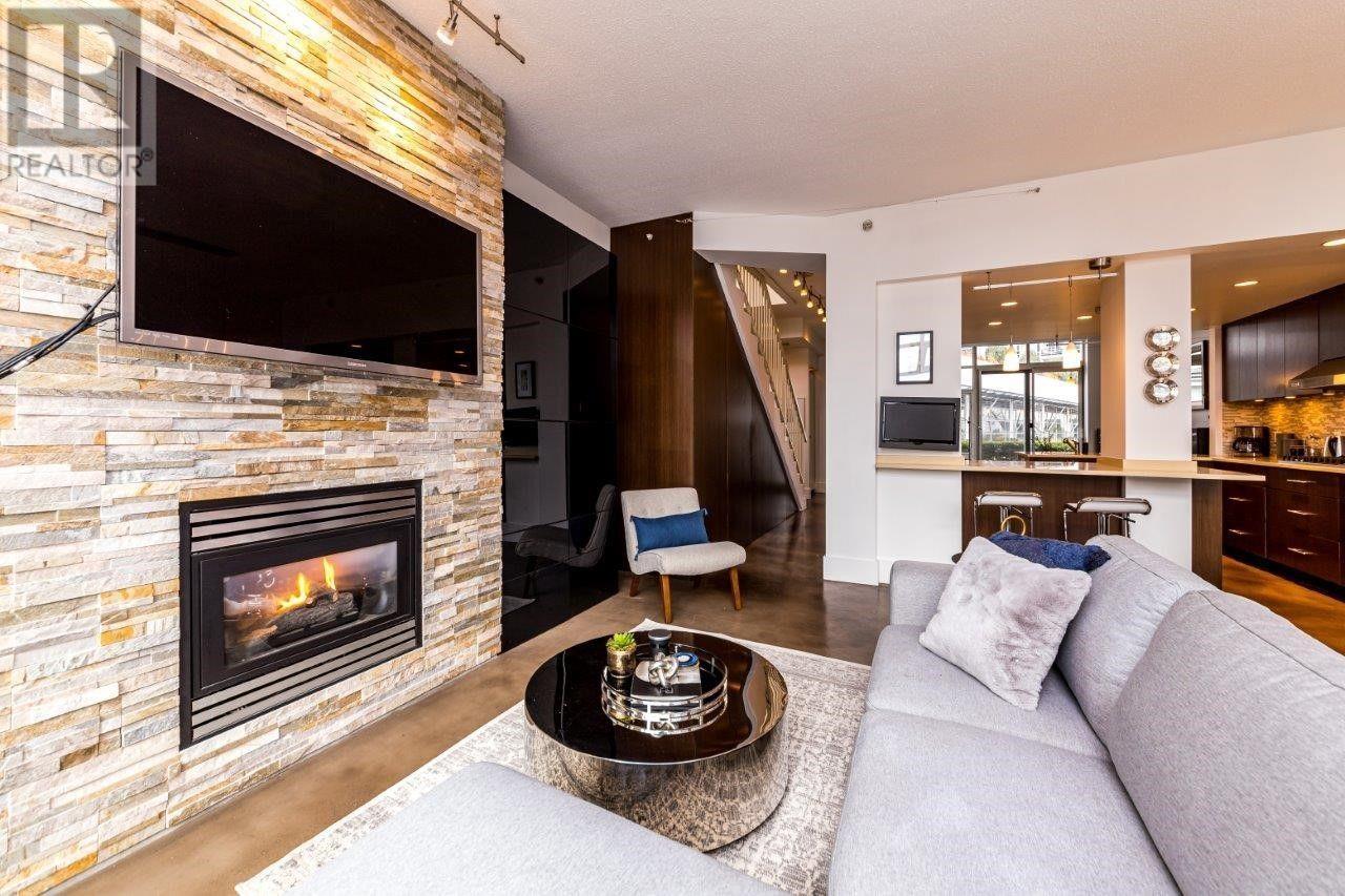 THA 1199 MARINASIDE. CRESCENT|Vancouver, British Columbia V6Z2Y2