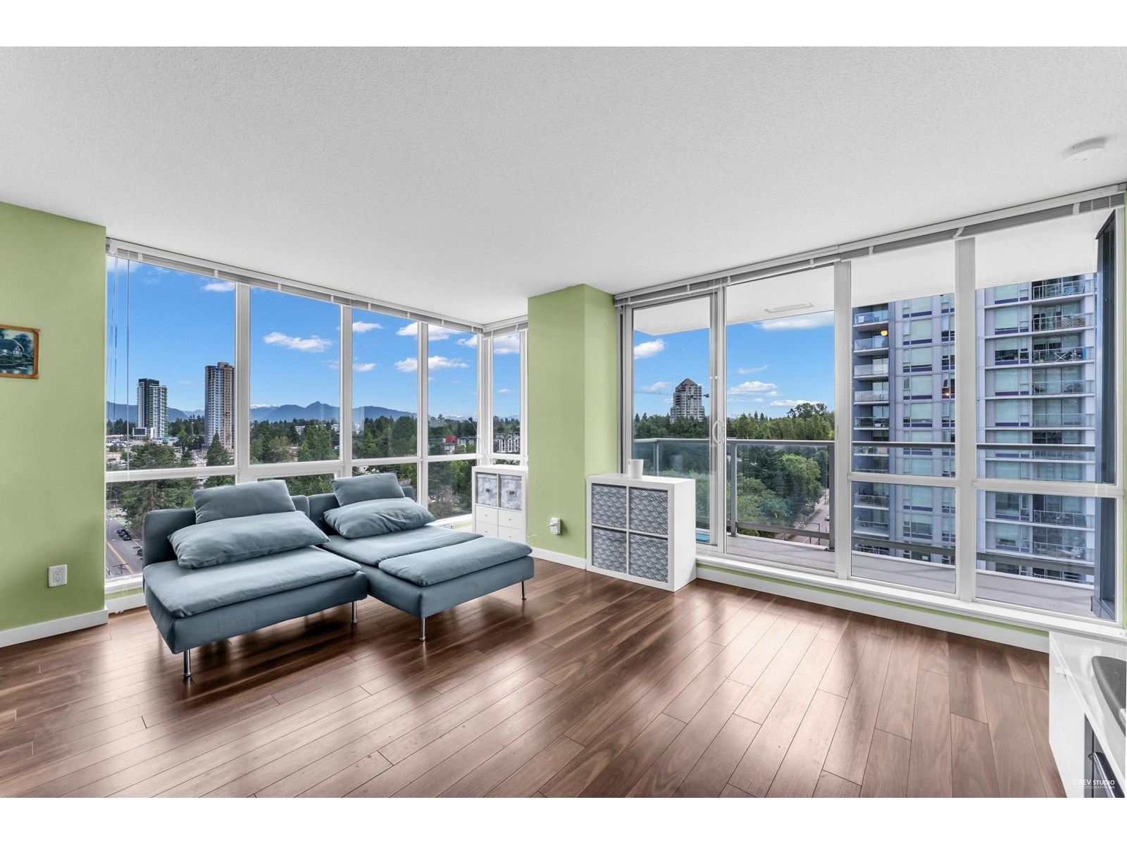 1207 13688 100 AVENUE|Surrey, British Columbia V3T0G5