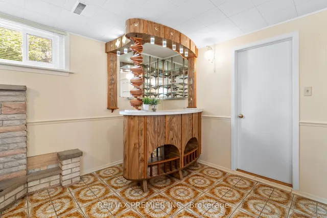 Additional image 33 of 28 Futura Dr