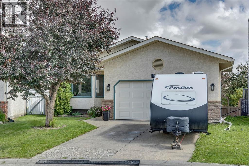 102 Hawkville Close NW|Calgary, Alberta T3G3B3