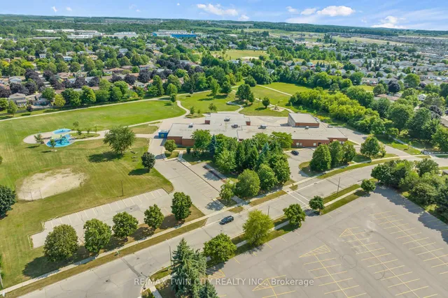 Additional image 30 of 28 Uxbridge Cres