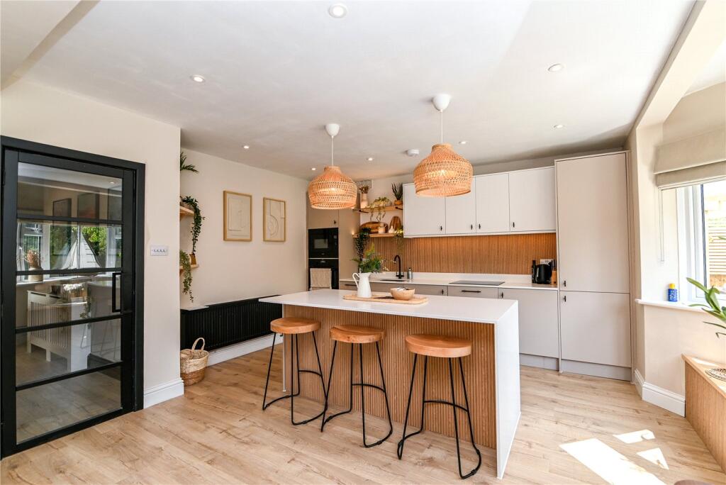 Additional image 5 of Seaward Avenue, Barton on Sea, New Milton, Hampshire, BH25