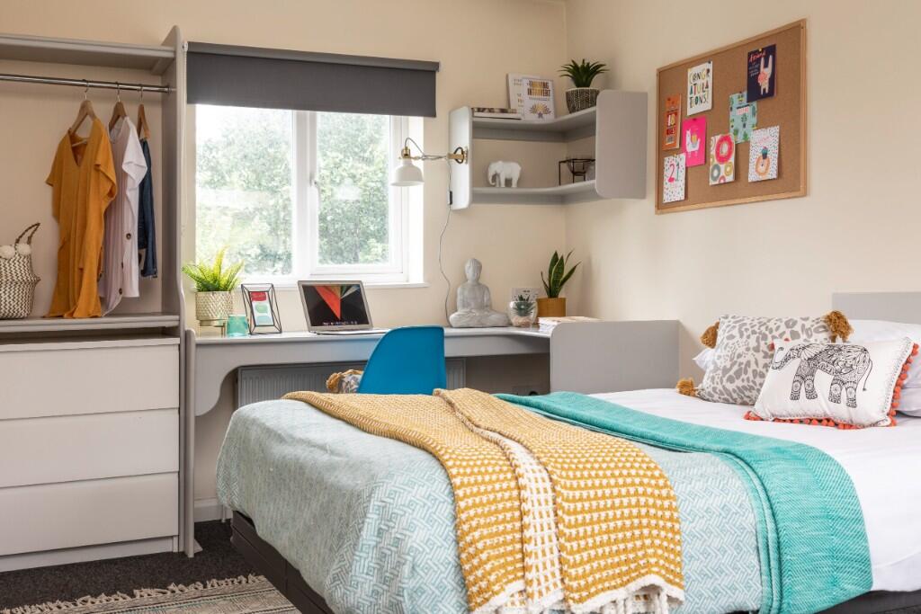 Additional image 2 of Walton Bank, BN1