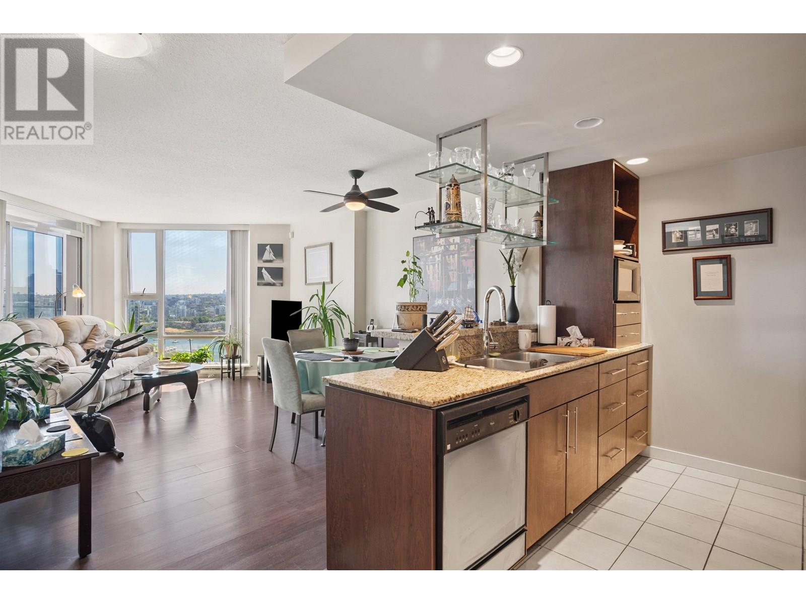 2307 455 BEACH CRESCENT|Vancouver, British Columbia V6Z3E5