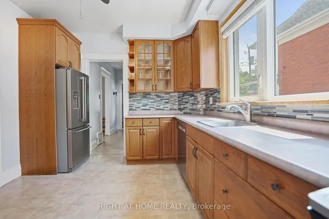 Additional image 28 of 58 Pandora Ave