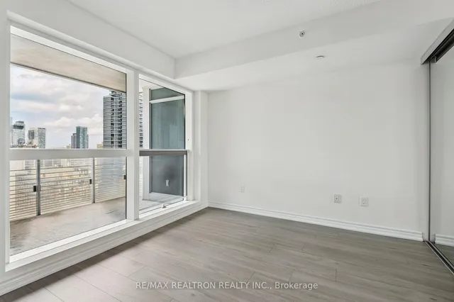 Additional image 34 of 386 Yonge St Unit 2201