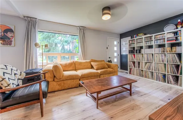 Additional image 15 of 102 Spadina Rd